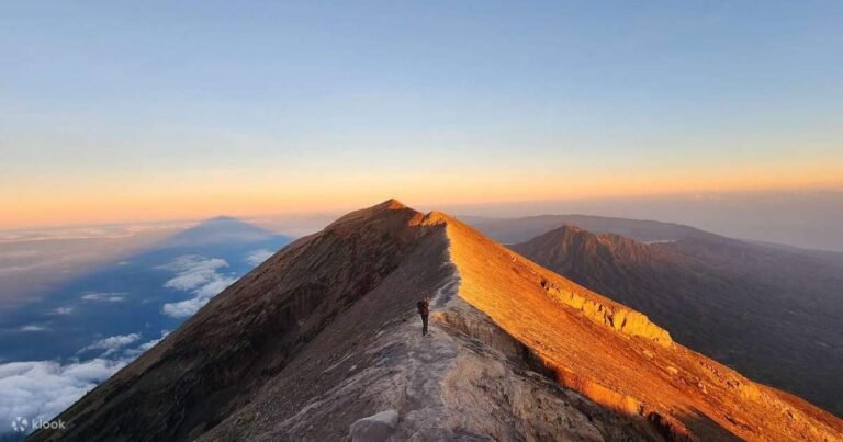 Menaklukkan Puncak Petualangan Mendaki Gunung Agung Di Bali